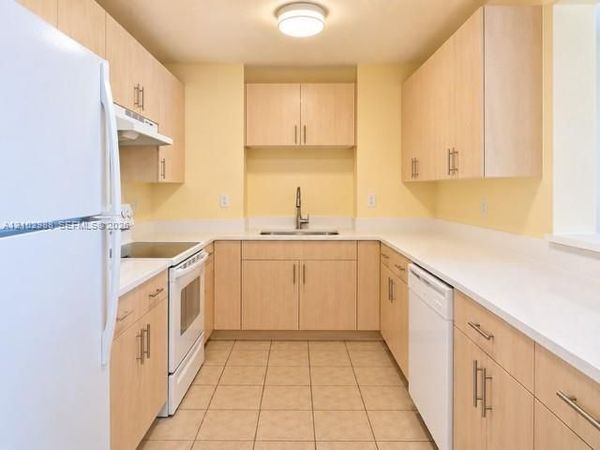 50 Menores Ave , Unit 601, Coral Gables, FL 33134