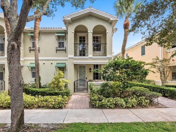 141 Rivinia Dr , Jupiter, FL 33458