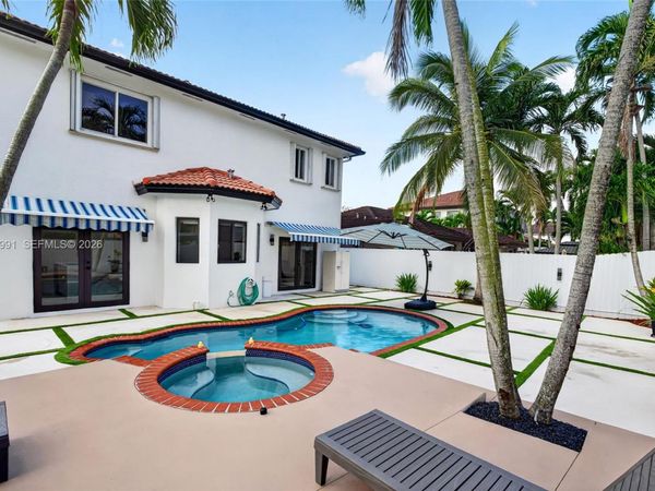 15217 SW 36th Ter, Miami, FL 33185
