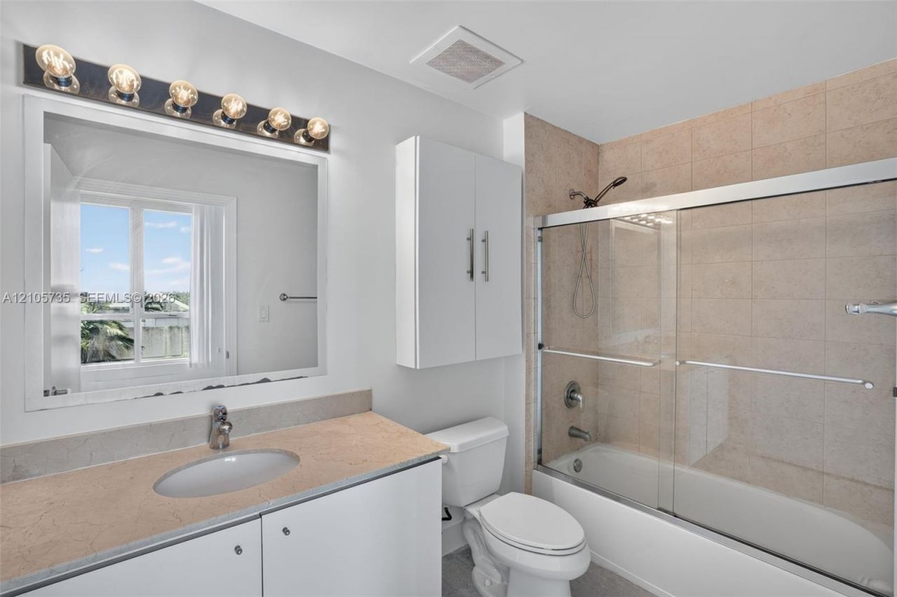 9055 SW 73rd Ct, Unit 408, Pinecrest, FL 33156 Photo