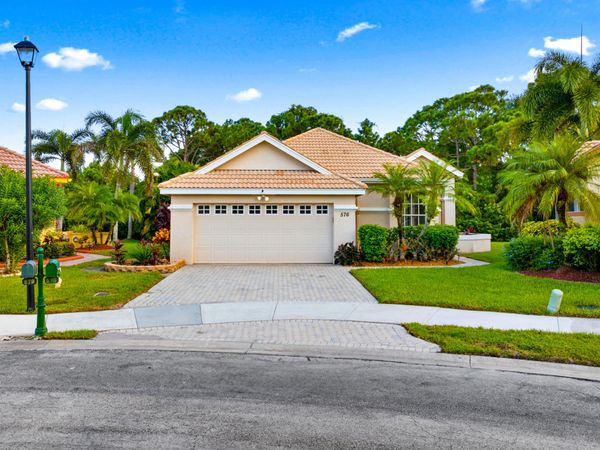 576 SW SAINT KITTS Cove, Port St. Lucie, FL 34986