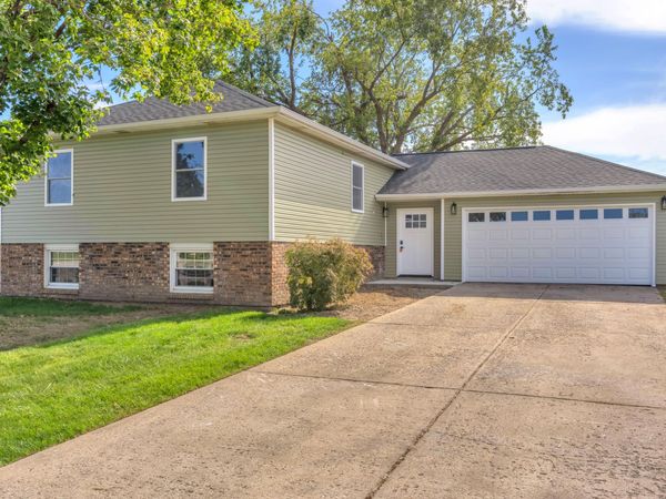 1717 W 98th Place , Crown Point, IN 46307