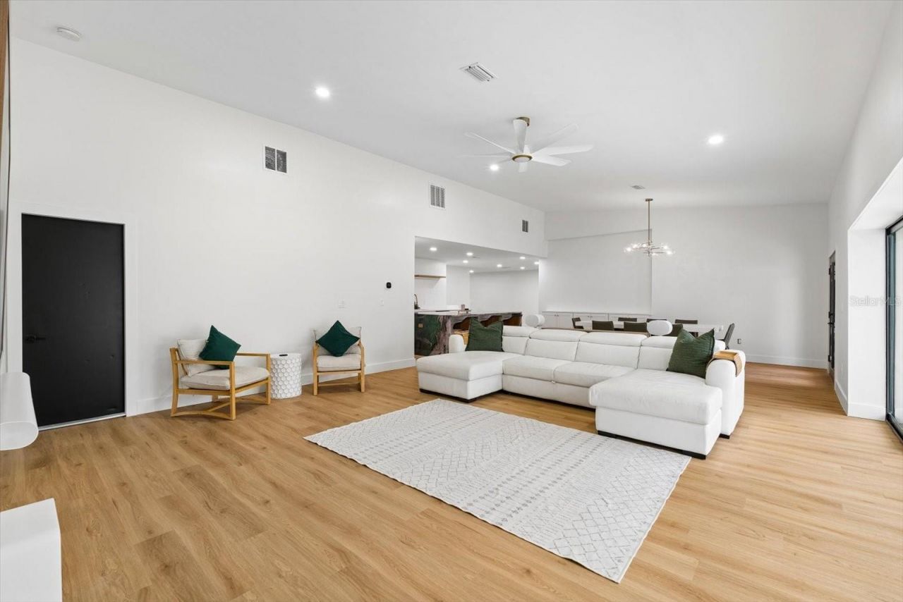 2432 Indian Avenue, Belleair Bluffs, FL 33770 Photo