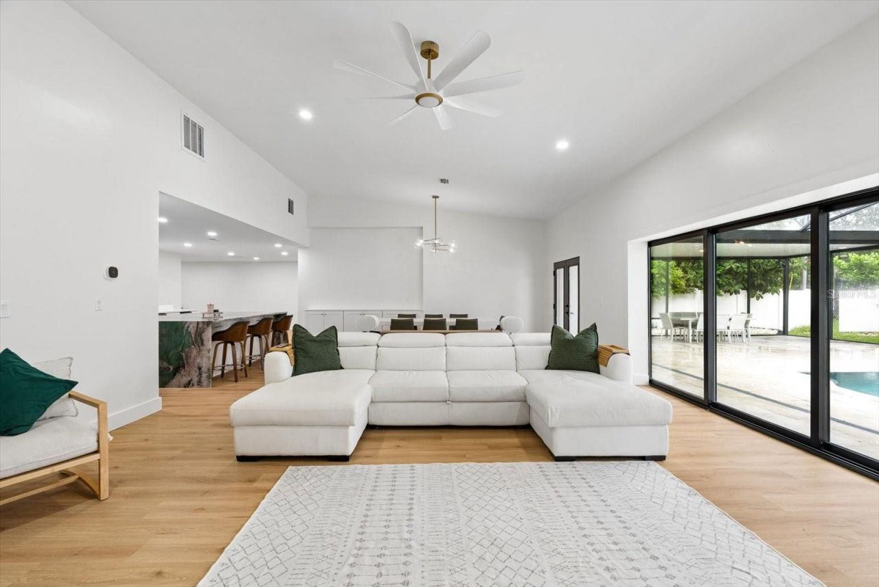 2432 Indian Avenue, Belleair Bluffs, FL 33770 Photo