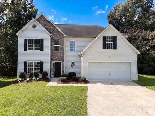 8902 Woodland Hills Road, Charlotte, NC 28269