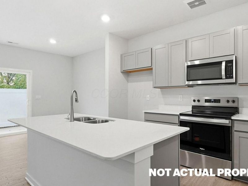 1402 Marinelli Drive East , Columbus, OH 43228 Photo 9