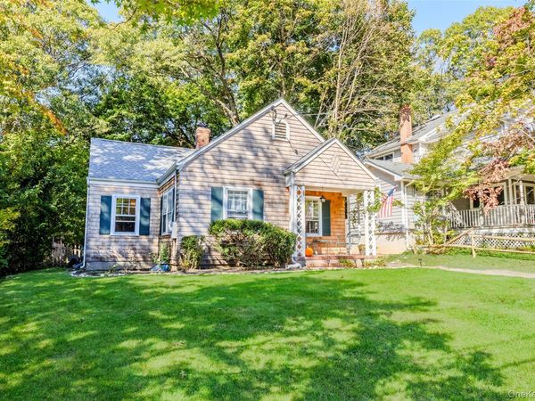 11 Sharon Avenue , East Setauket, NY 11733
