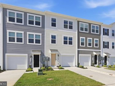 460 SOPHIE STREET, STRASBURG, VA 22657