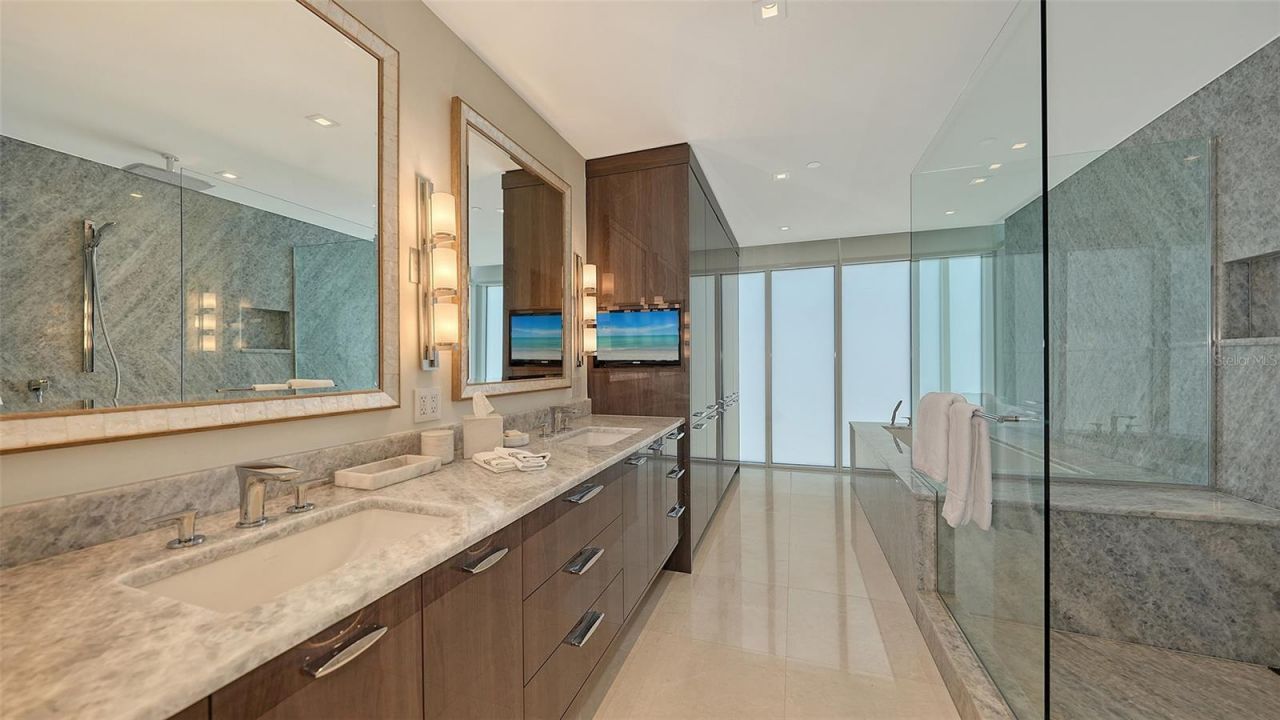 280 Golden Gate Point, Unit 600, Sarasota, FL 34236 Photo