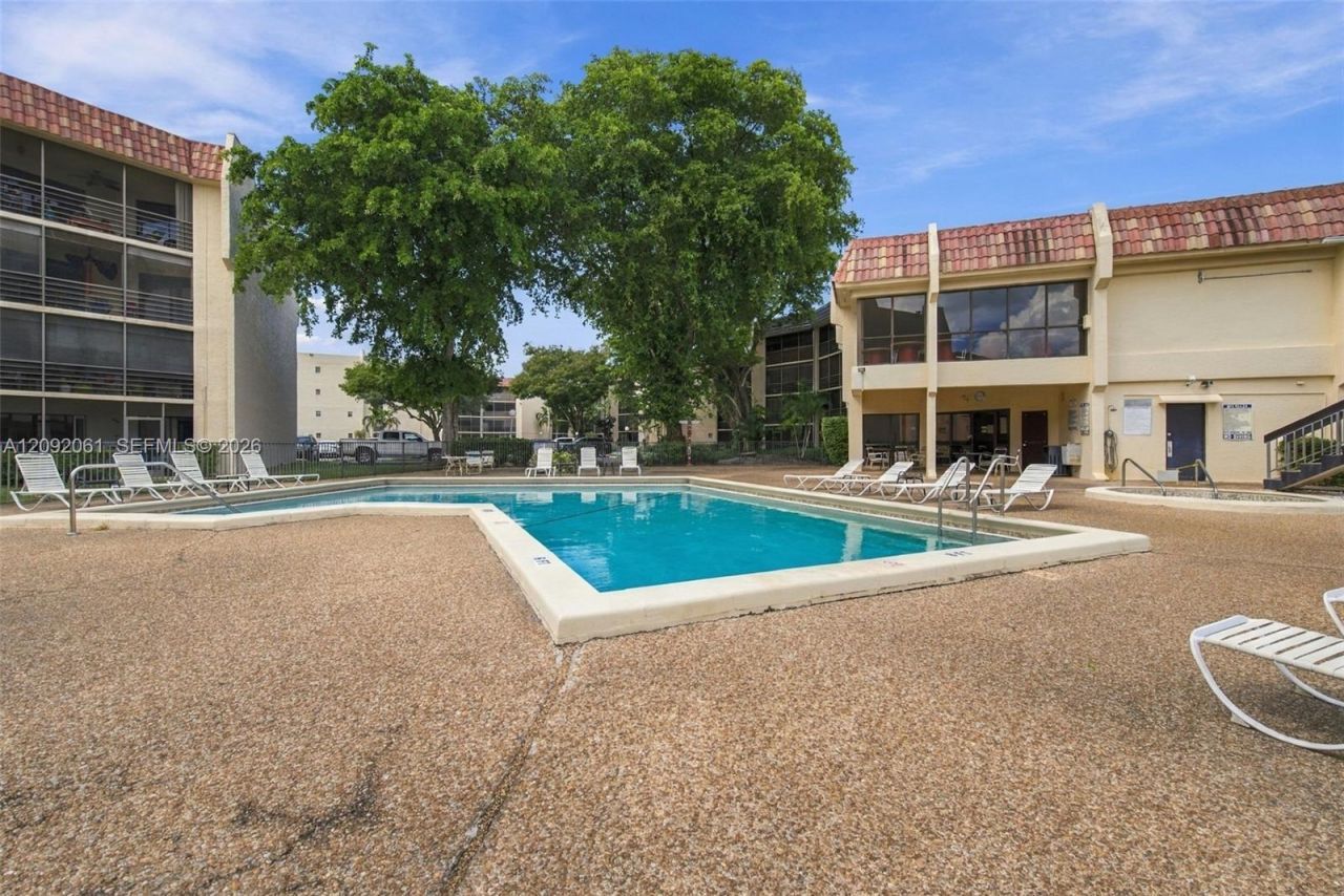 6555 W Broward Blvd , Unit 309, Plantation, FL 33317 Photo