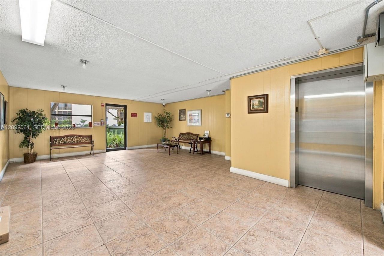 6555 W Broward Blvd , Unit 309, Plantation, FL 33317 Photo