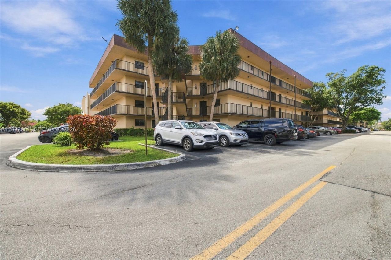 6555 W Broward Blvd , Unit 309, Plantation, FL 33317 Photo
