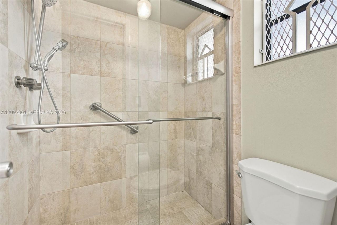 6555 W Broward Blvd , Unit 309, Plantation, FL 33317 Photo