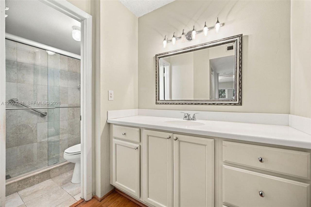 6555 W Broward Blvd , Unit 309, Plantation, FL 33317 Photo