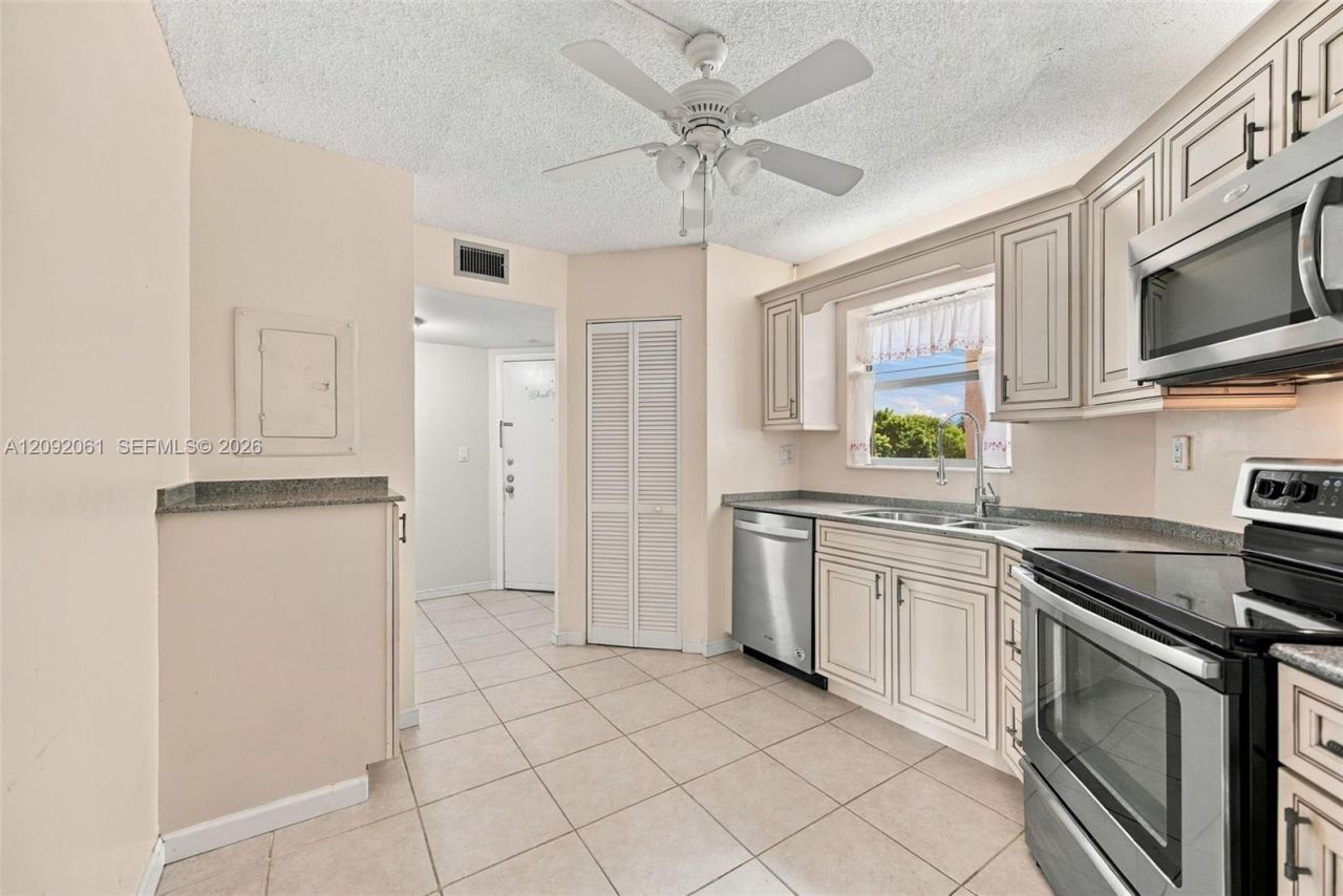 6555 W Broward Blvd , Unit 309, Plantation, FL 33317 Photo