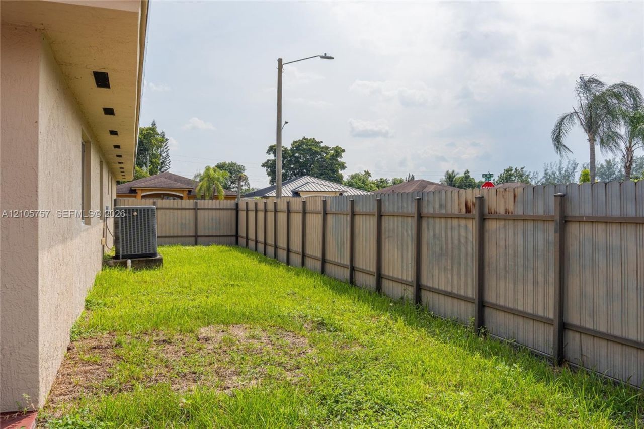 3783 NW 201st Ter, Miami Gardens, FL 33055 Photo