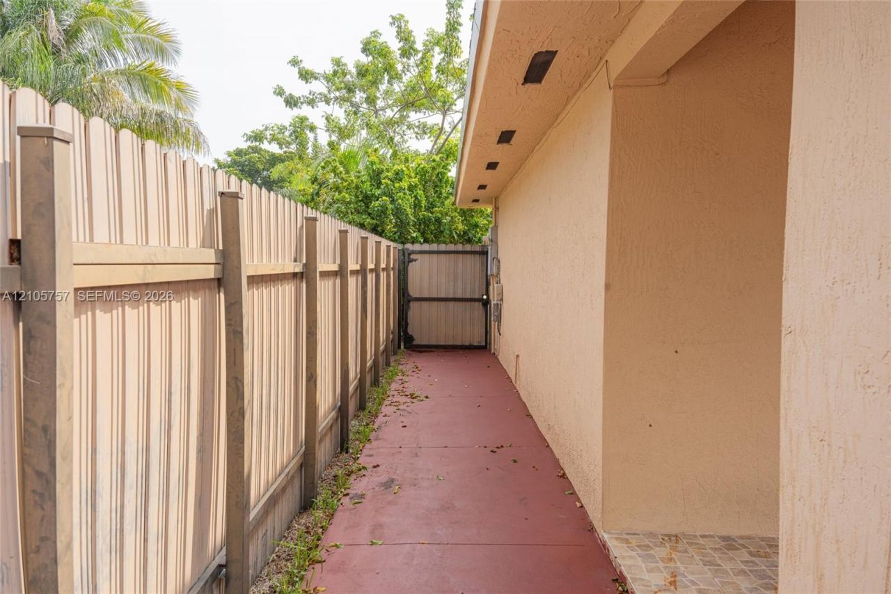 3783 NW 201st Ter, Miami Gardens, FL 33055 Photo