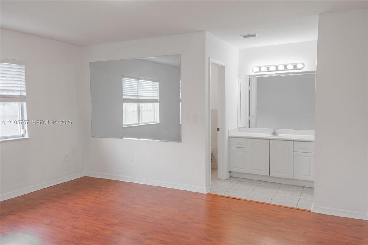 3783 NW 201st Ter, Miami Gardens, FL 33055 Photo