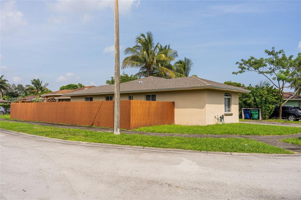 3783 NW 201st Ter, Miami Gardens, FL 33055 Photo