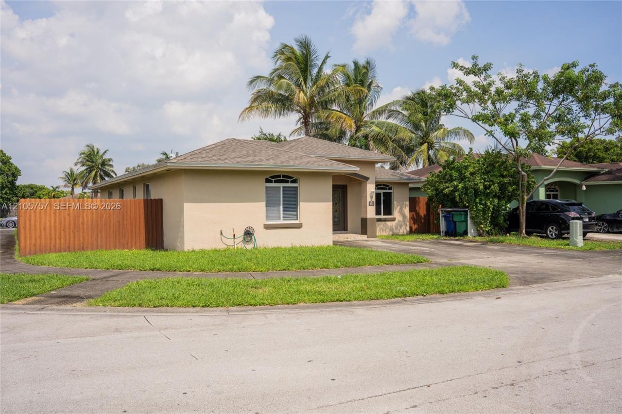 3783 NW 201st Ter, Miami Gardens, FL 33055 Photo