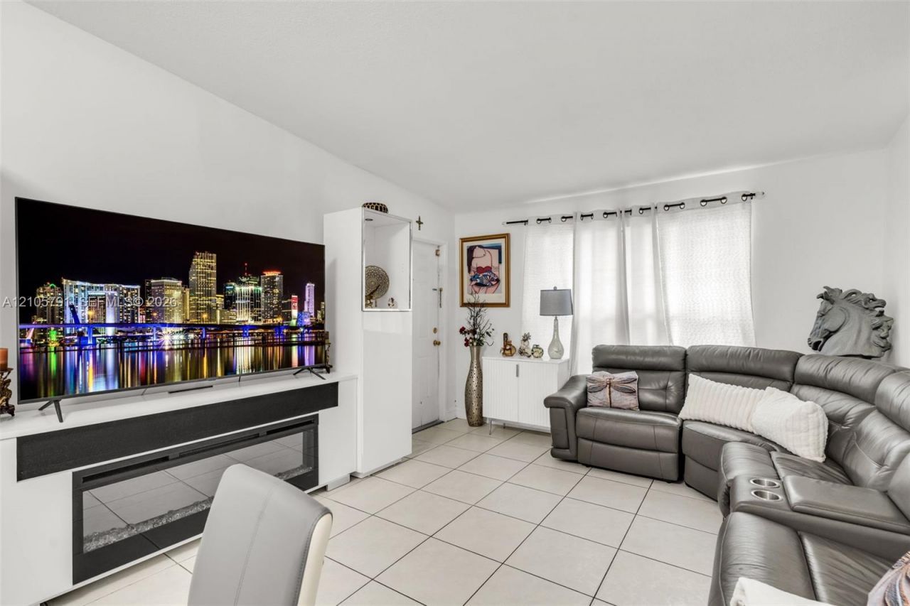 7810 Pembroke Rd , Unit 7810, Miramar, FL 33023 Photo