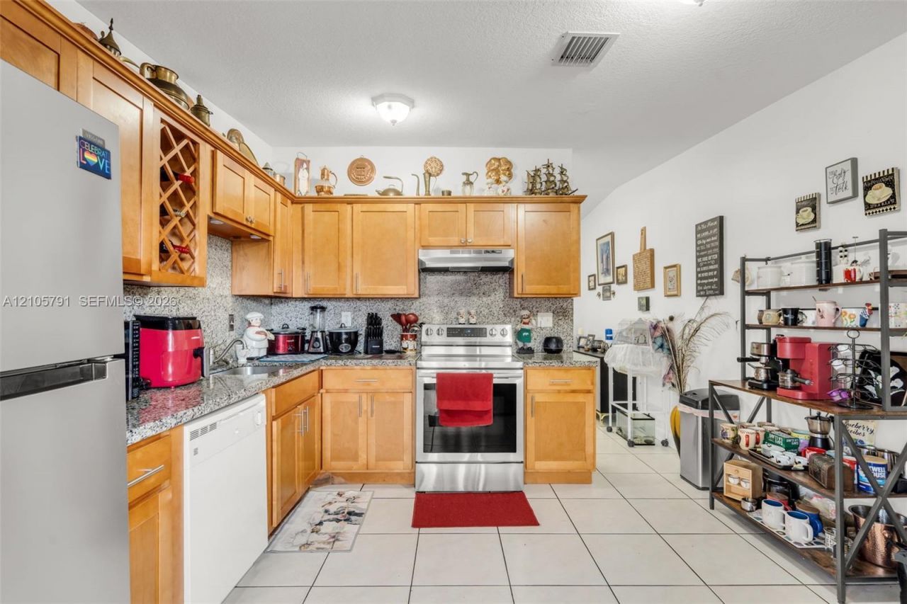 7810 Pembroke Rd , Unit 7810, Miramar, FL 33023 Photo