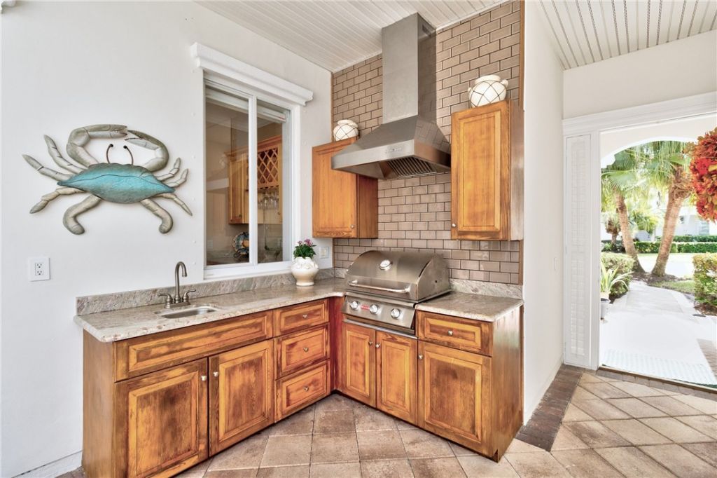 8487 Oak Leaf Lane, Unit 8, Indian River Shores, FL 32963 Photo
