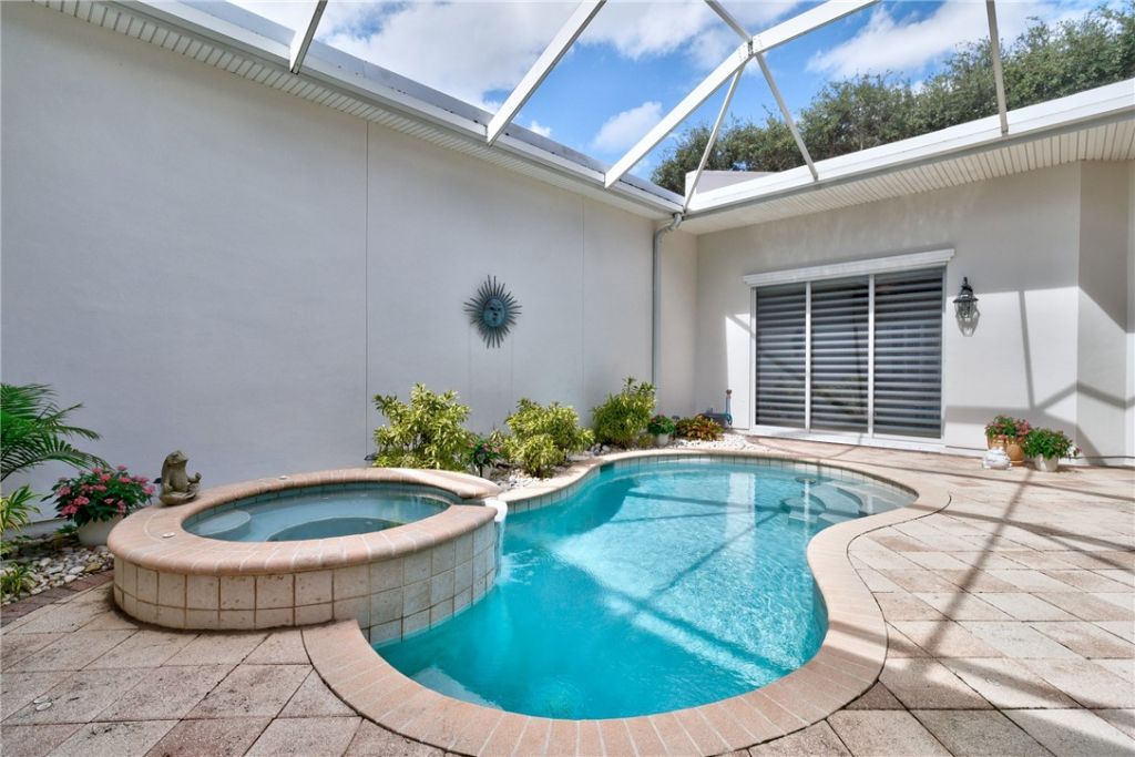 8487 Oak Leaf Lane, Unit 8, Indian River Shores, FL 32963 Photo