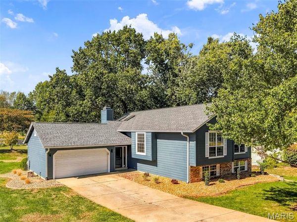 925 Ampere Place, Lake St Louis, MO 63367