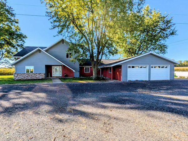 10095 County Rd 21n , West Unity, OH 43570