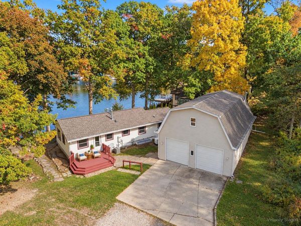12066 Weiman Drive, Pinckney, MI 48169