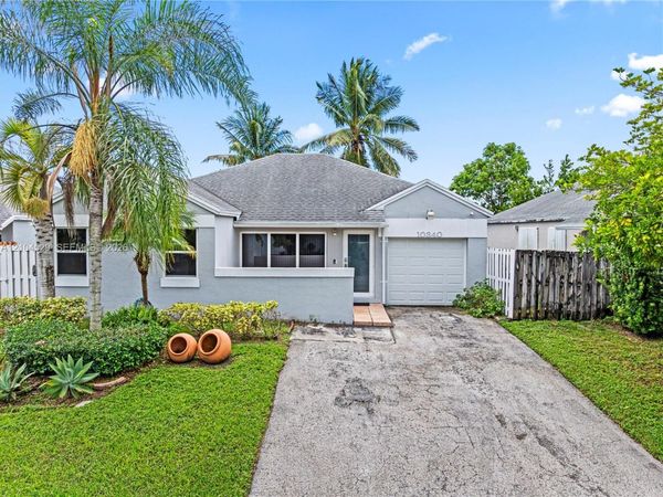 10340 SW 208th Ln , Cutler Bay, FL 33189