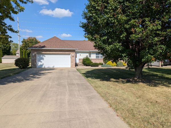 703B Burgess Drive , Utica, IL 61373