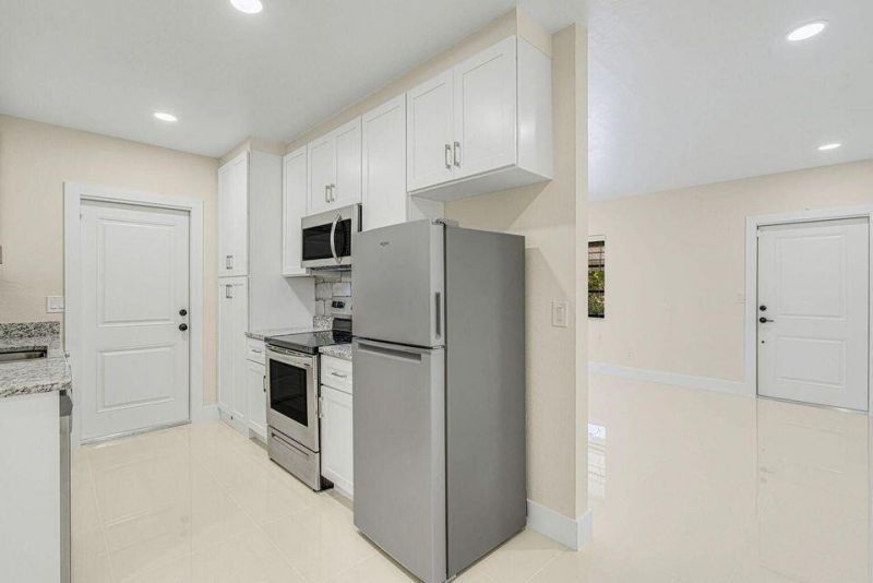 1615 S Federal Highway, Unit B, Lake Worth Beach, FL 33460 Photo