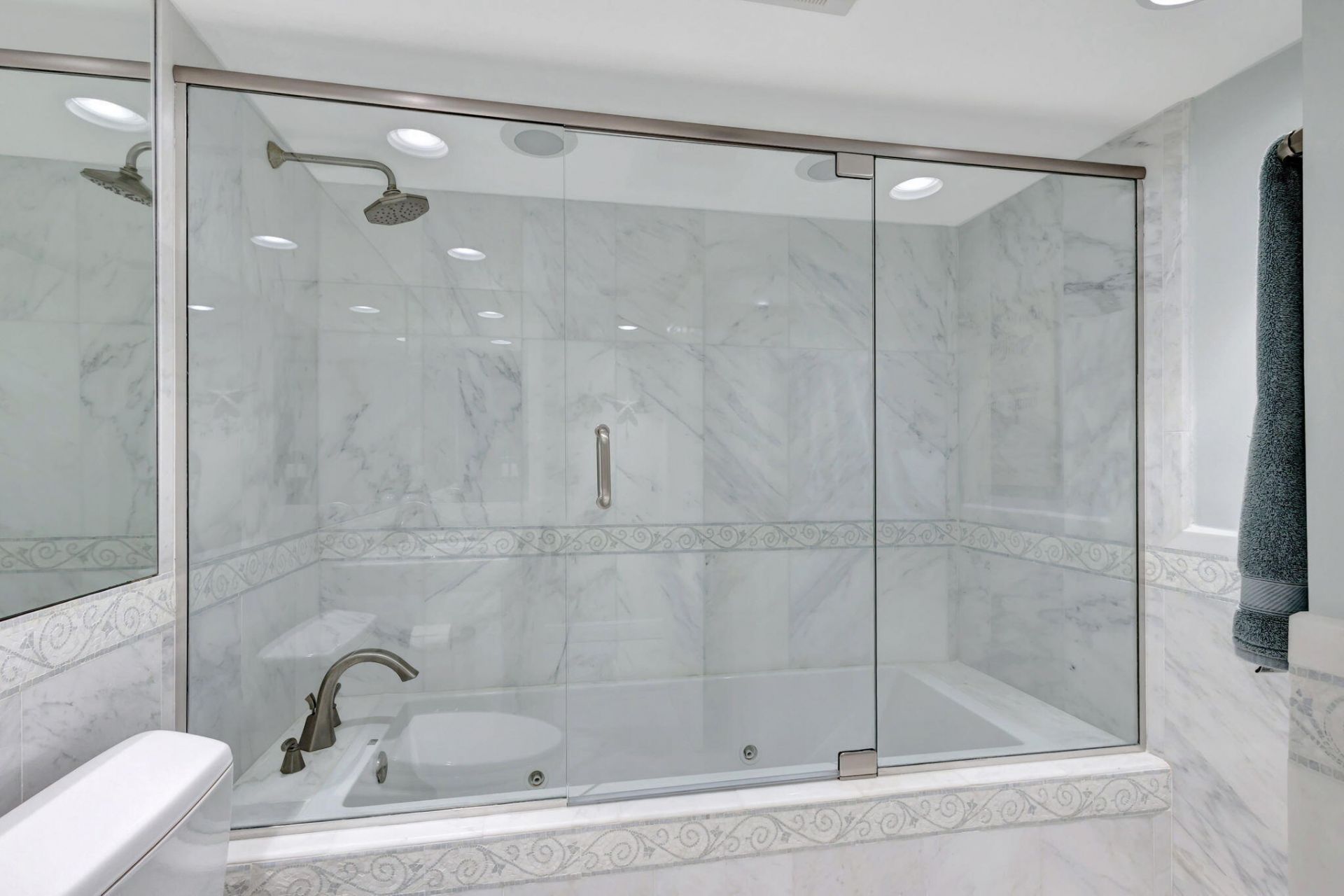 5420 N Ocean Drive, Unit 1401, Singer Island, FL 33404 Photo