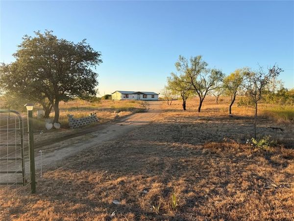 606 CR 438, De Leon, TX 76444