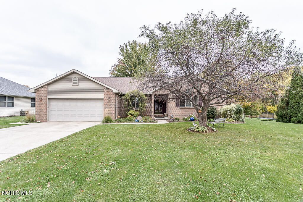 210 Dry Creek Drive, Liberty Center, OH 43532 Main Photo