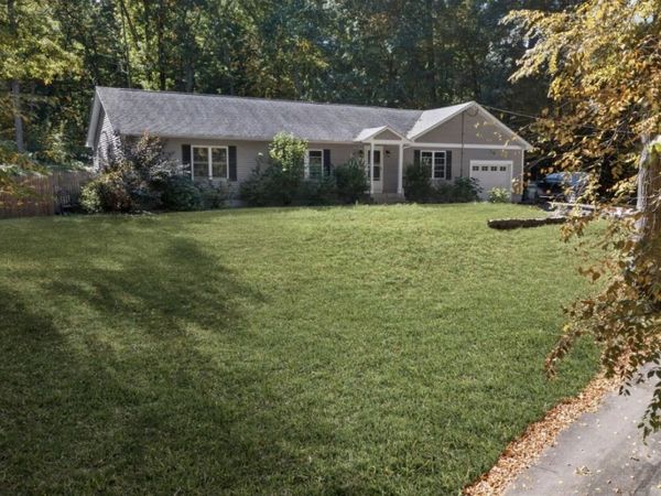 100 Sprague St, Northbridge, MA 01534