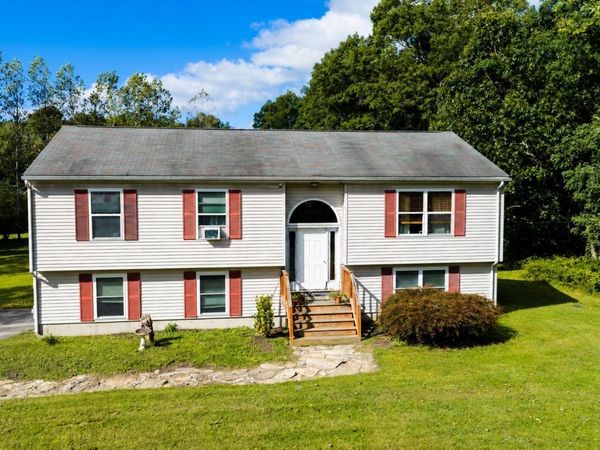 96 Mendall Rd, Acushnet, MA 02743