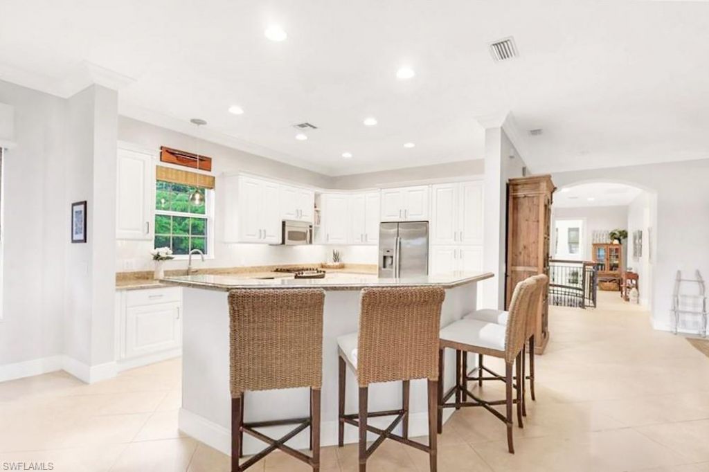 9097 Cherry Oaks Trl, Unit 202, Naples, FL 34114 Photo