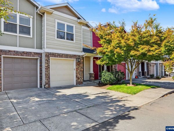 211 Silver (2H) St, Silverton, OR 97381
