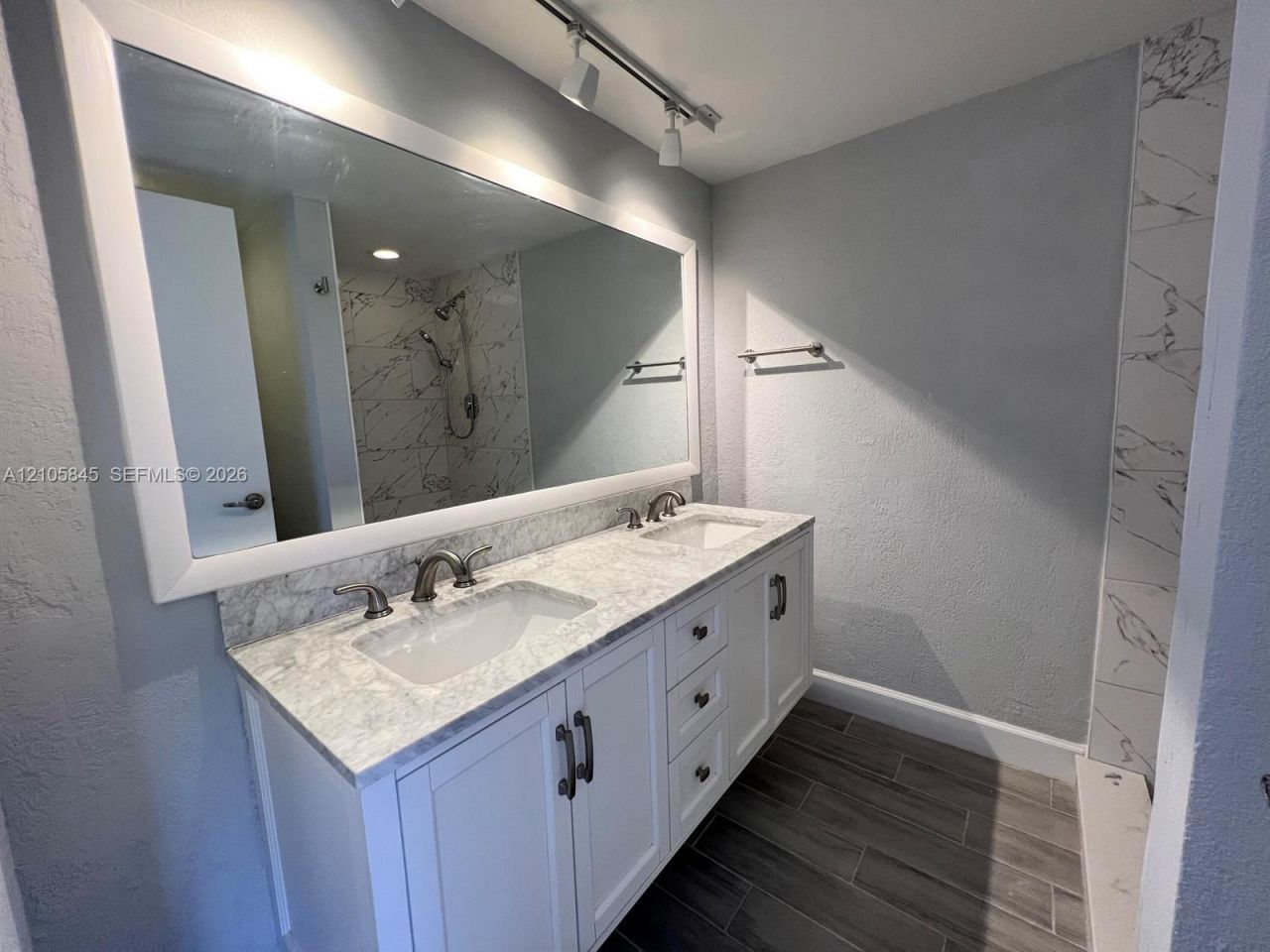 2001 20th Way , Unit 2001, West Palm Beach, FL 33407 Photo