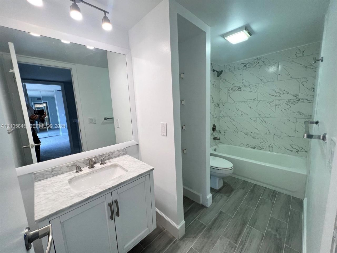 2001 20th Way , Unit 2001, West Palm Beach, FL 33407 Photo