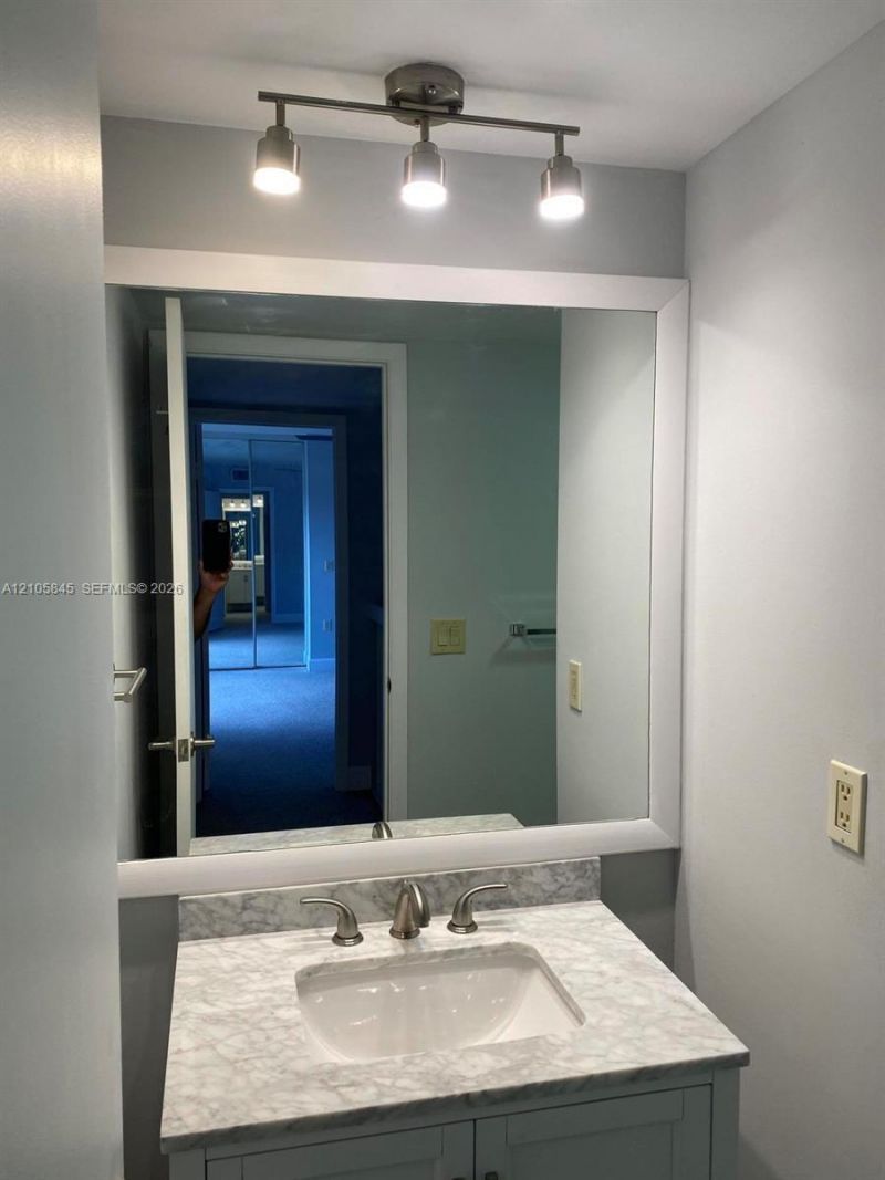 2001 20th Way , Unit 2001, West Palm Beach, FL 33407 Photo