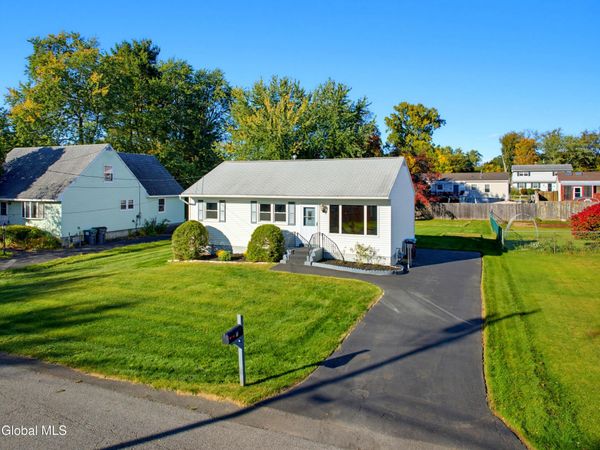 11 Amelia Drive, Schenectady, NY 12309