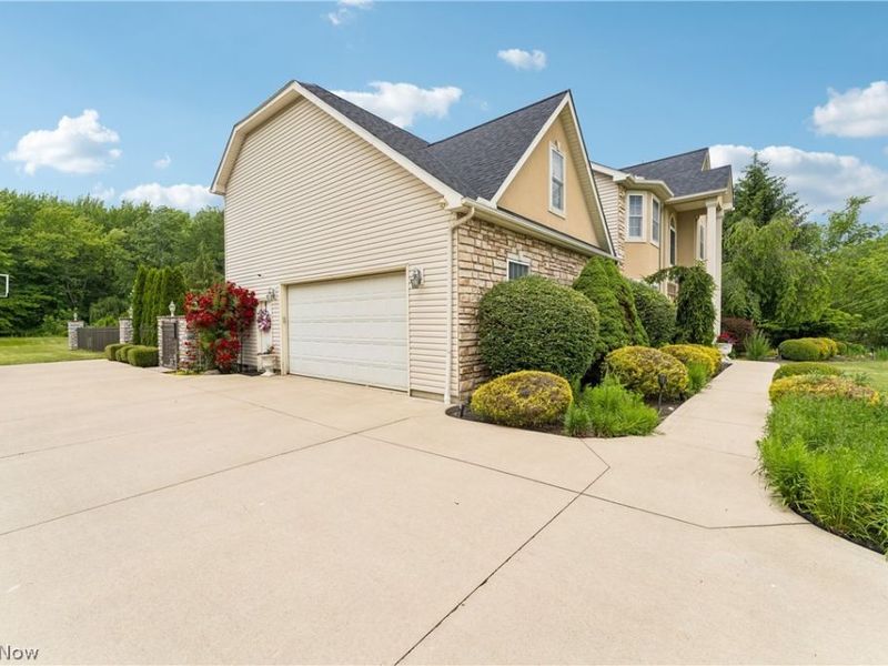 8874 Sharp Road, Olmsted Township, OH 44138 Photo 2