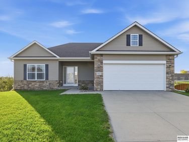 9323 S 168th Avenue Circle, Omaha, NE 68136