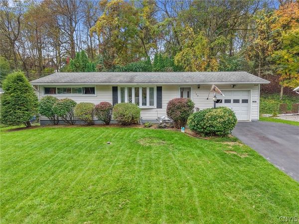 104 Oakridge Drive , Syracuse, NY 13209