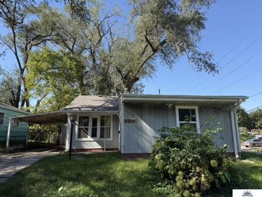 2214 N 40th Street, Omaha, NE 68111