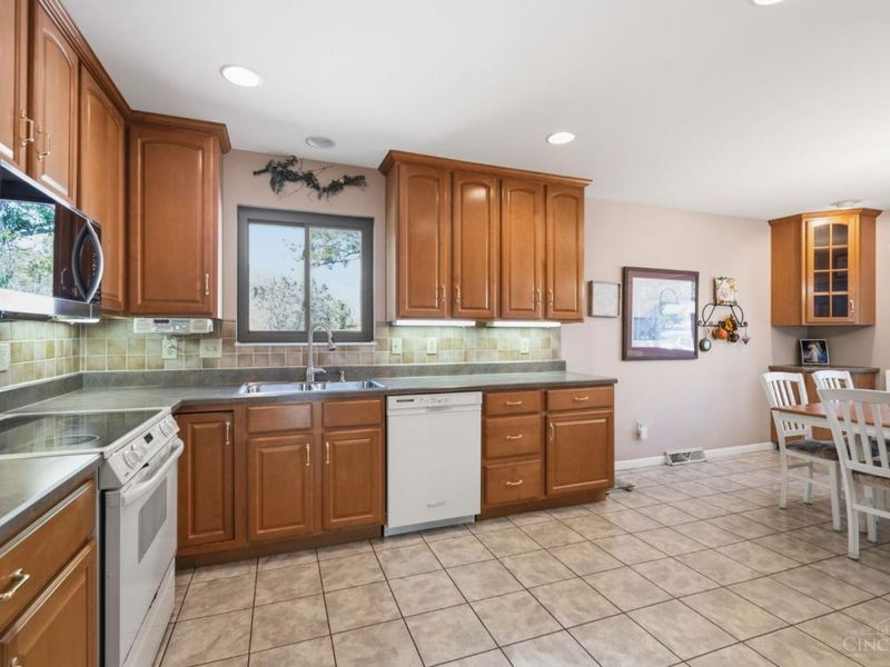 5580 Seville Court, Green Township, OH 45247 Photo 7